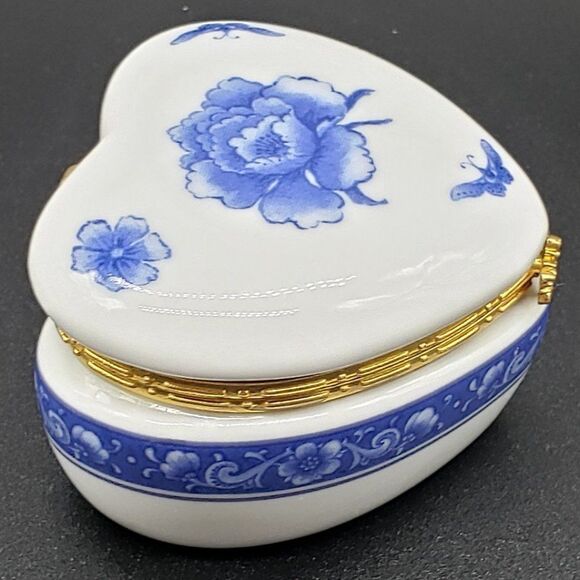 White Porcelain Vintage Cobalt Blue Floral Butterfly Gold Trim Trinket Box - Picture 8 of 12